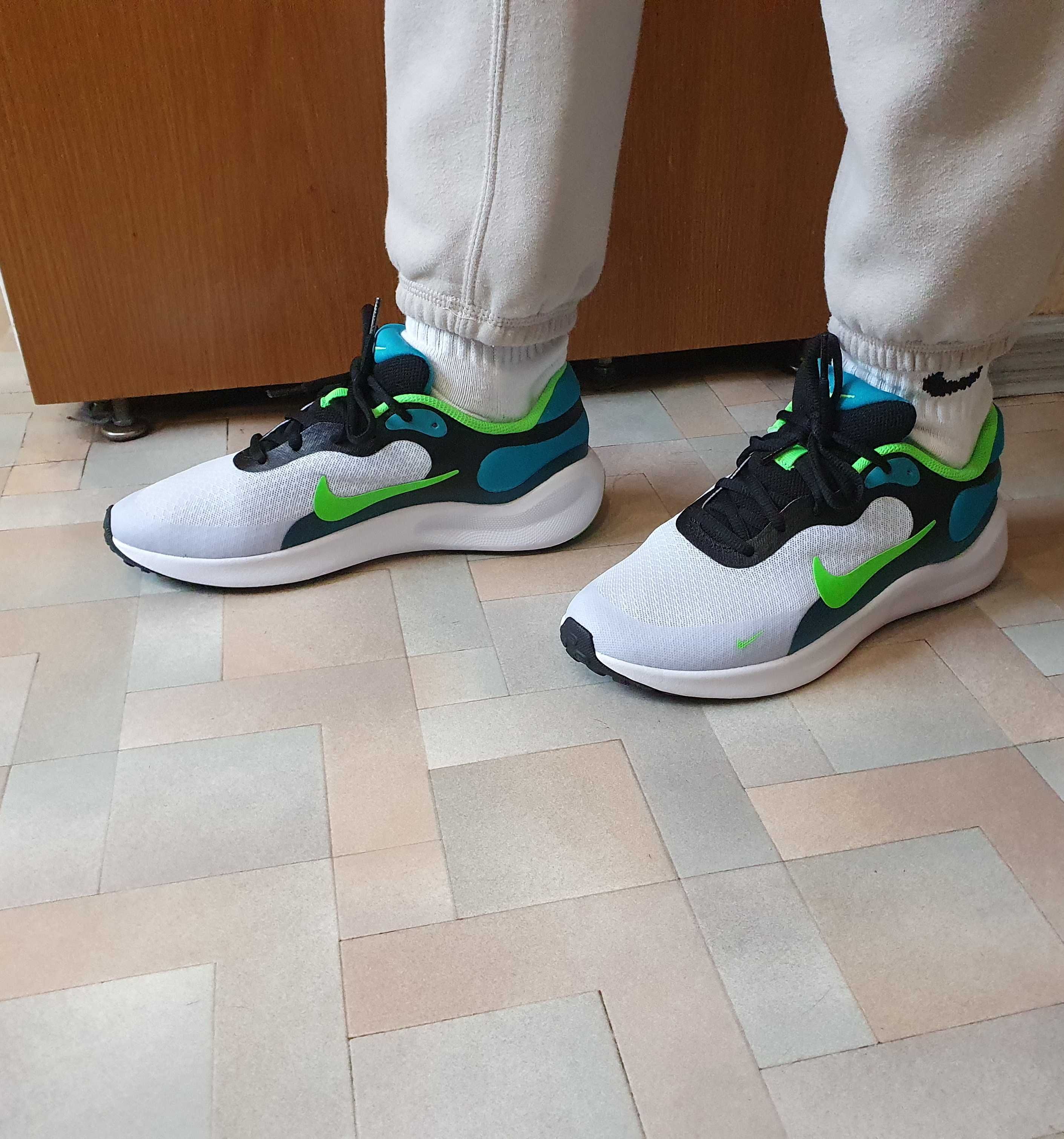 Nike Revolution 7, новые, женские, оригинал 100%, размер EUR 38.5