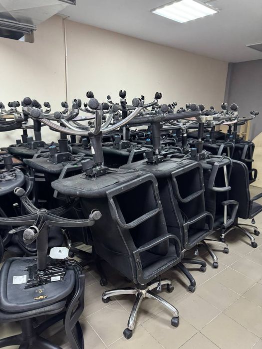 РОЗПРОДАЖ МЕБЛІВ Б/В, столи, крісла, комоди,шафи,стелажі,тумби,стілець