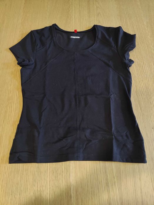 T'shirt preta, tamanho M