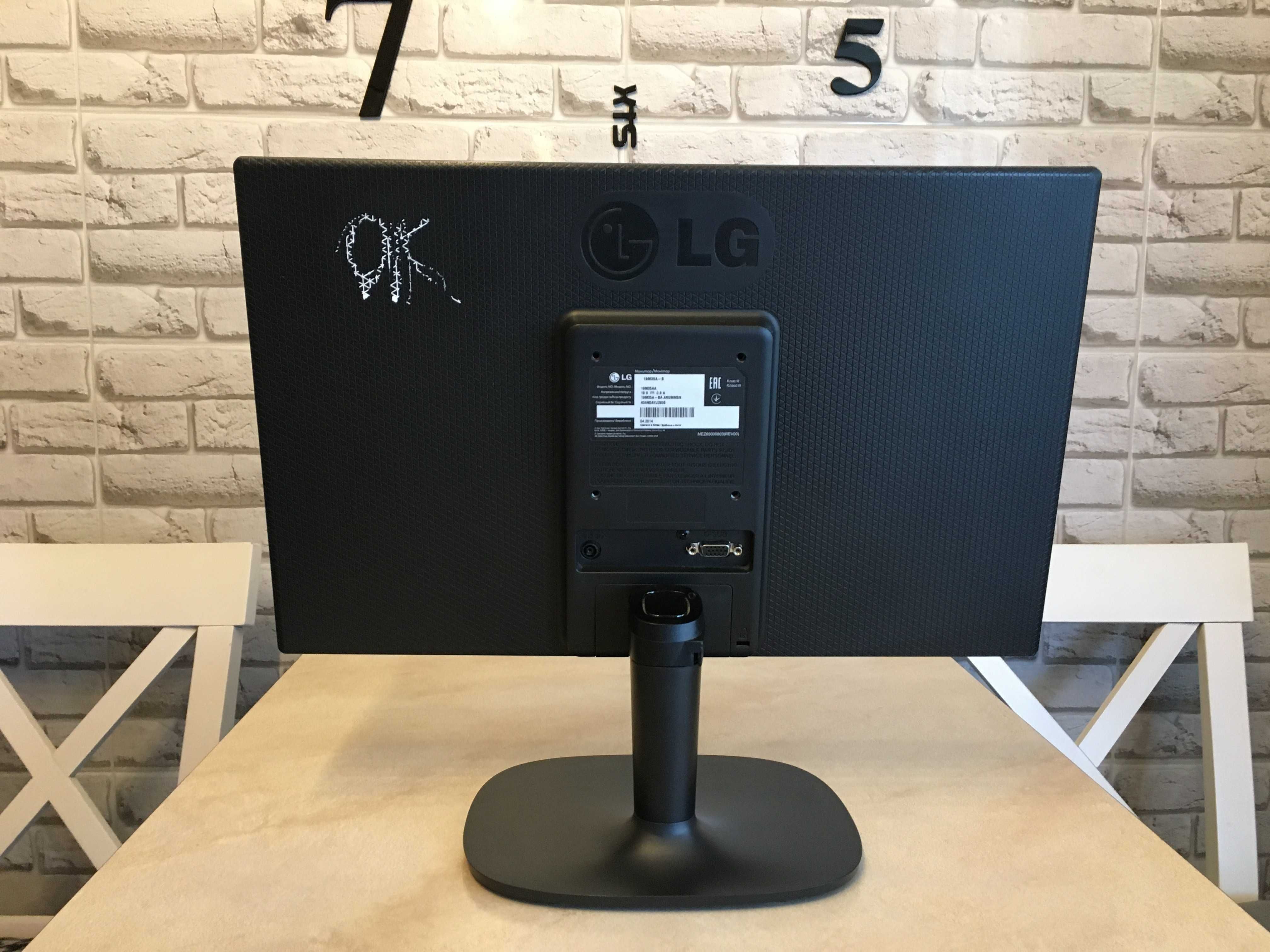 Монітор 18.5" LG 19M35A-B