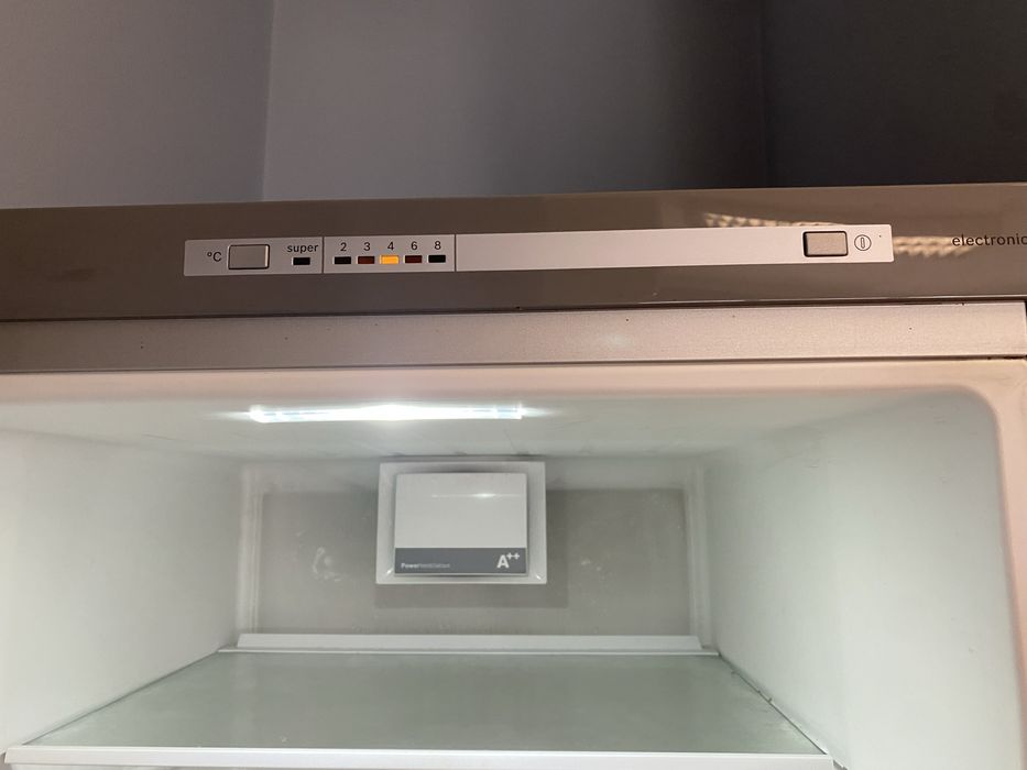 Frigorífico Bosch em estado como novo em aço inox escovado a++