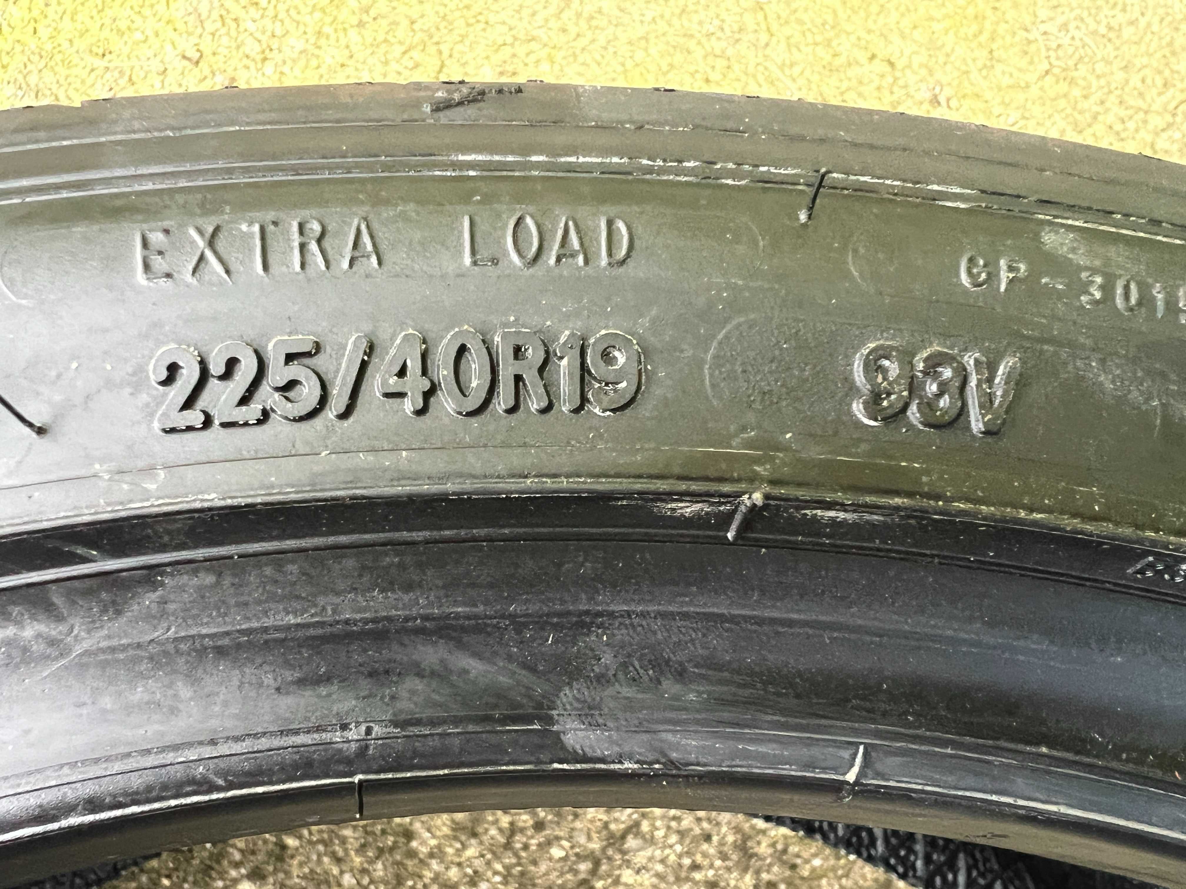 Komp. opon Goodyear 225/40R19 Demo