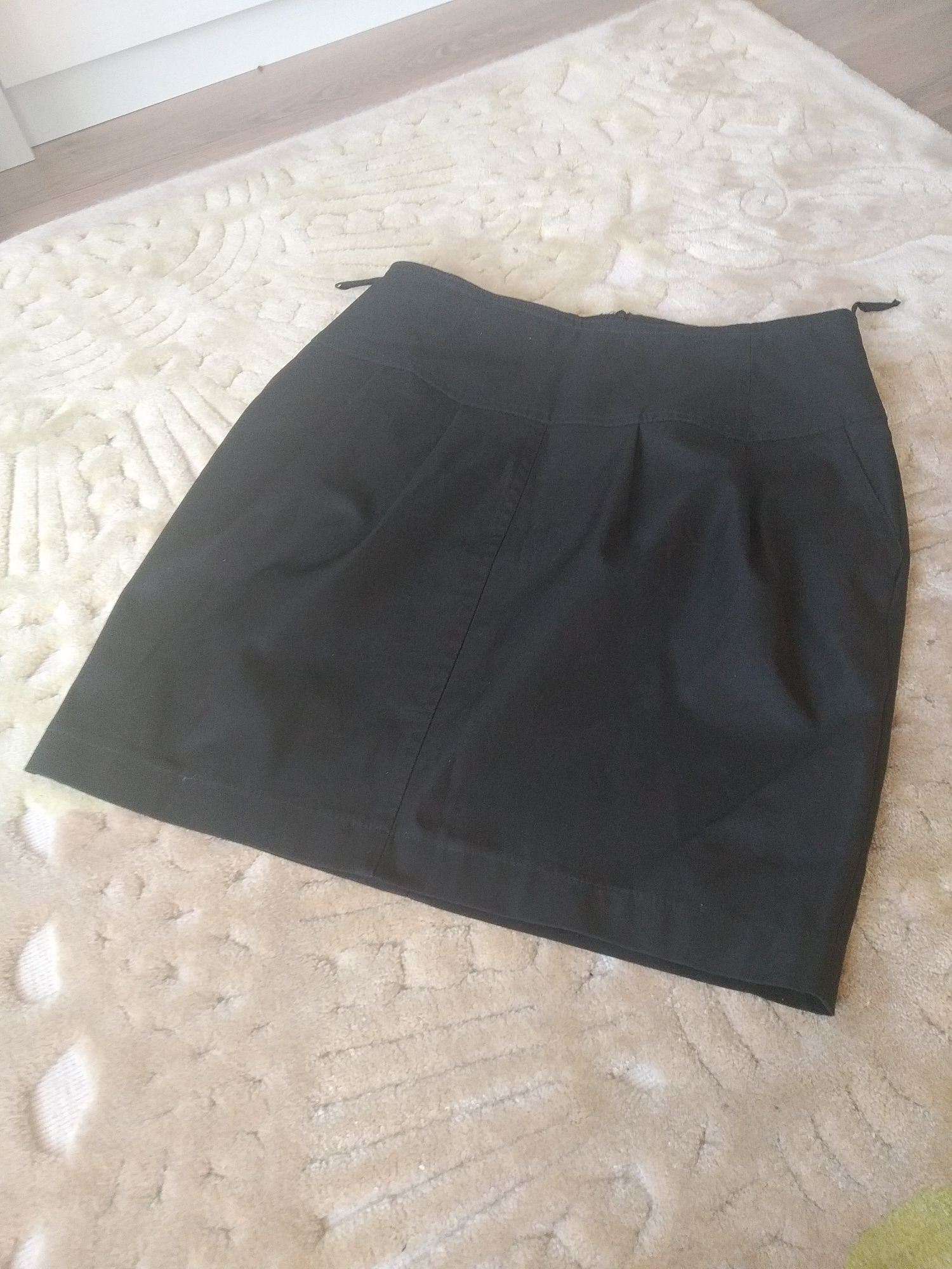 Elegancka czarna spódnica