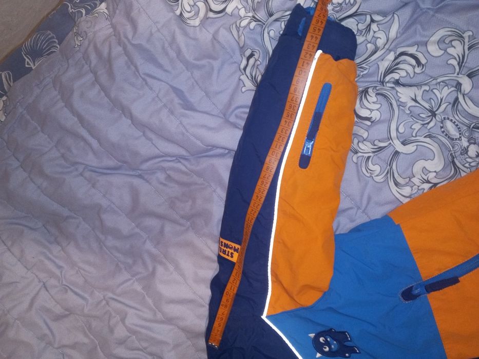 Продам классную куртку унисекс 122 рост, 6-7 лет