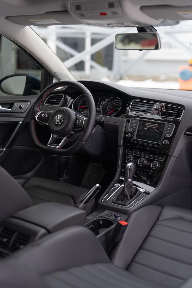 Volkswagen GOLF 7 1.8 tsi 230 л.с 2017