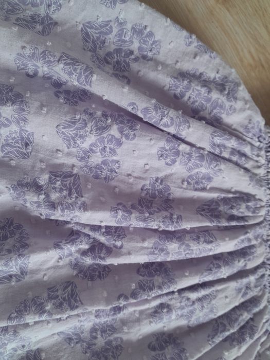 Liliowa sukienka marszczona r.110