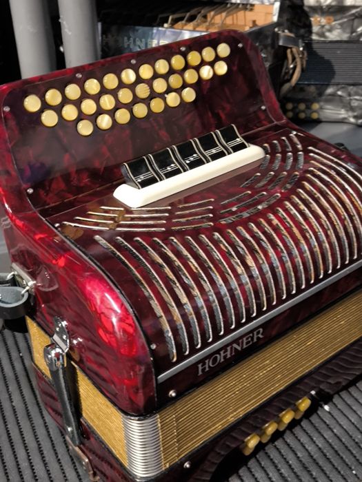 Concertina hohner está em fã lá ré