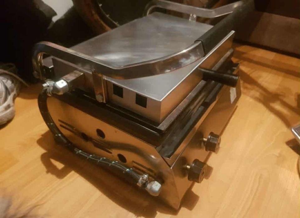 Grill kontaktowy gazowy z mankamentem
