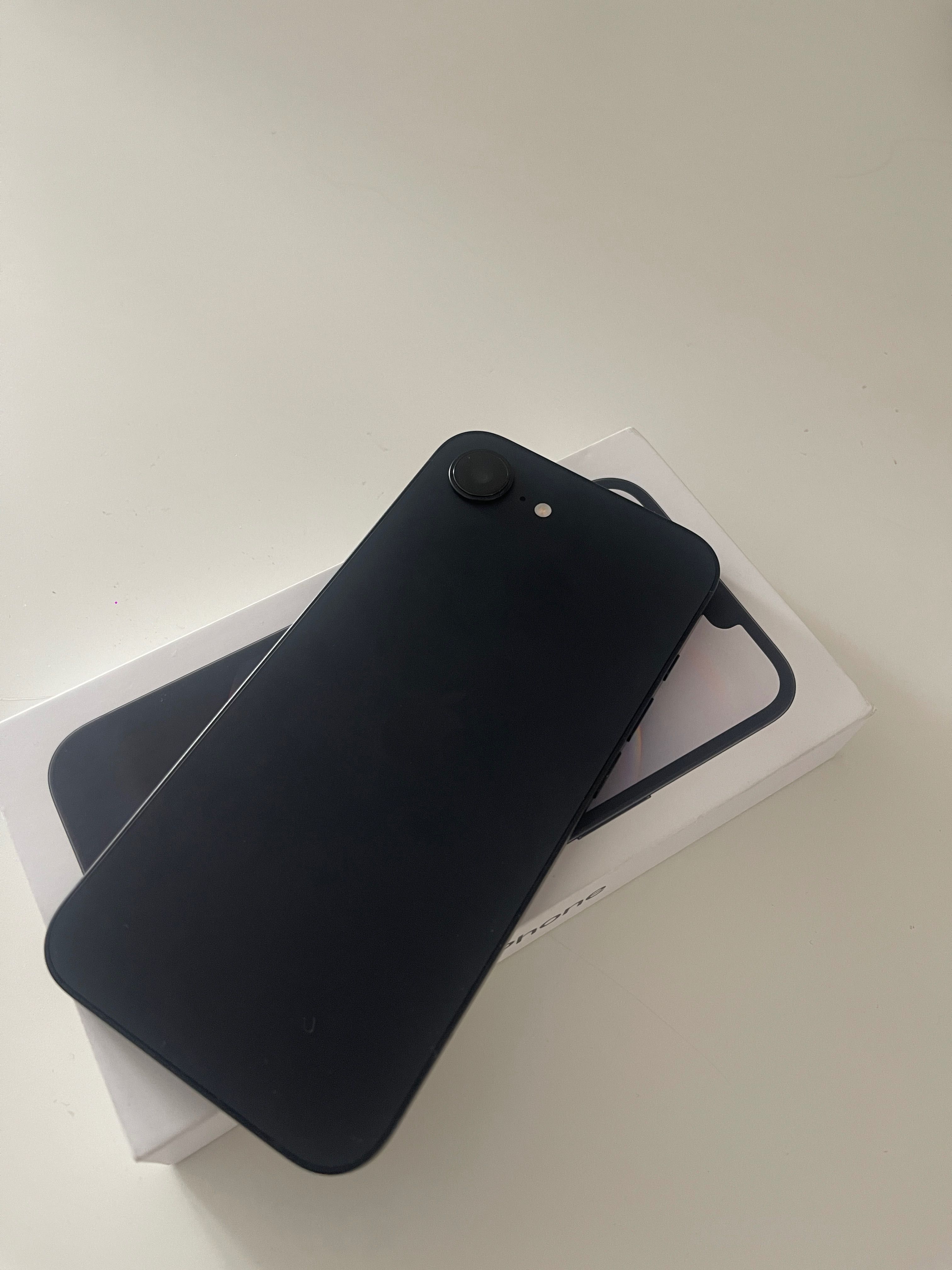 iPhone 16e  nowy
