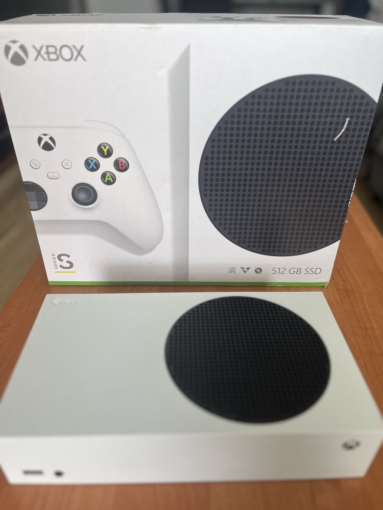 X-Box series S + 2 pady