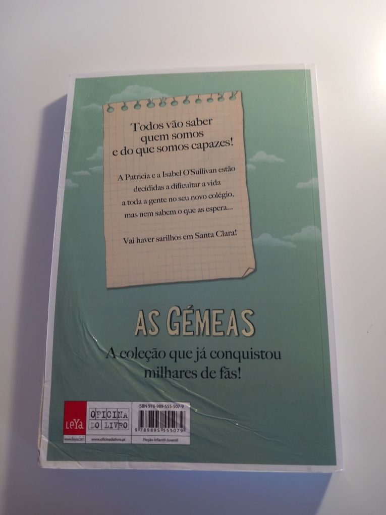 Livro "As gémeas no Colégio de Santa Clara" volume 1