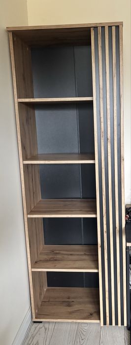 Biblioteczka z lamelami