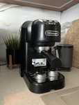 Expres do kawy Delonghi cisnieniowy czarny