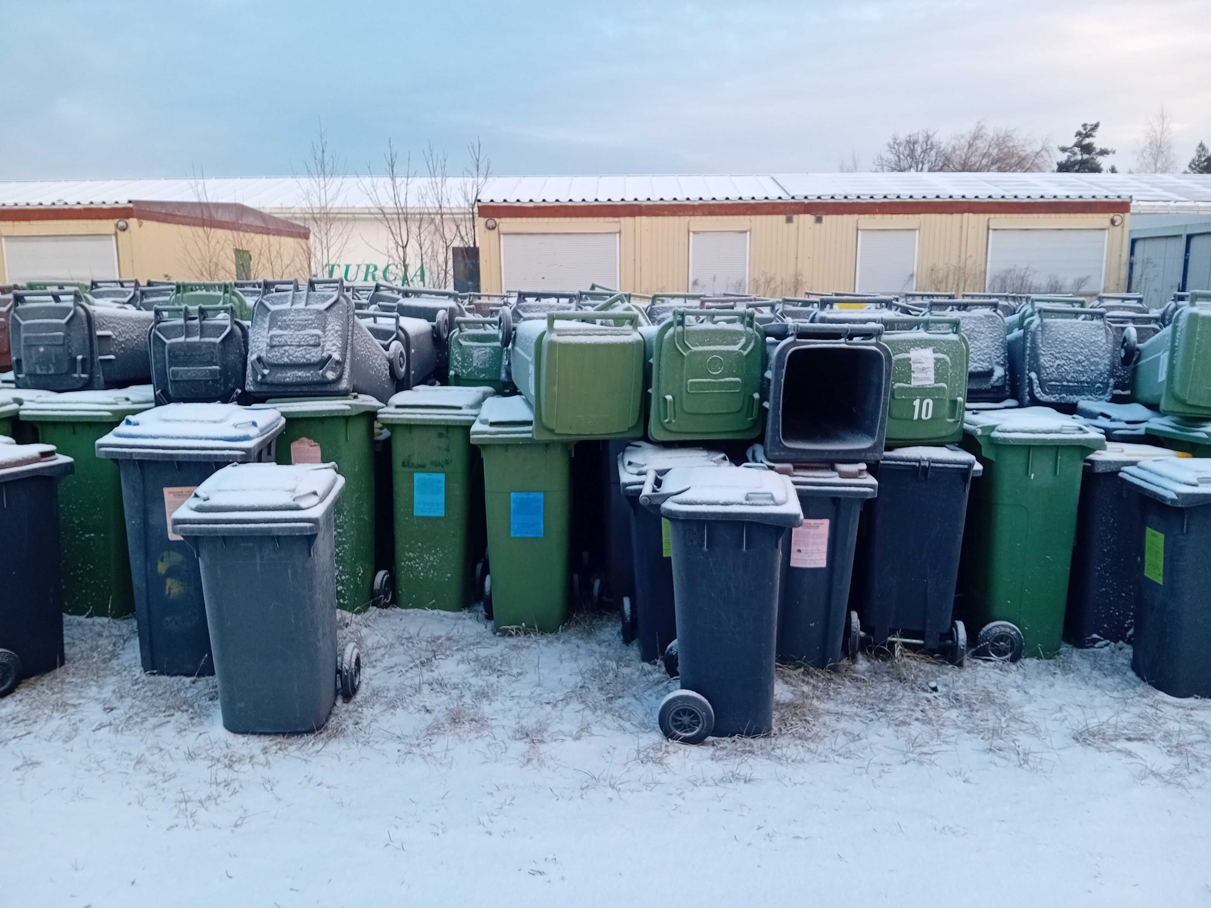 Używane kosze pojemniki  240 L