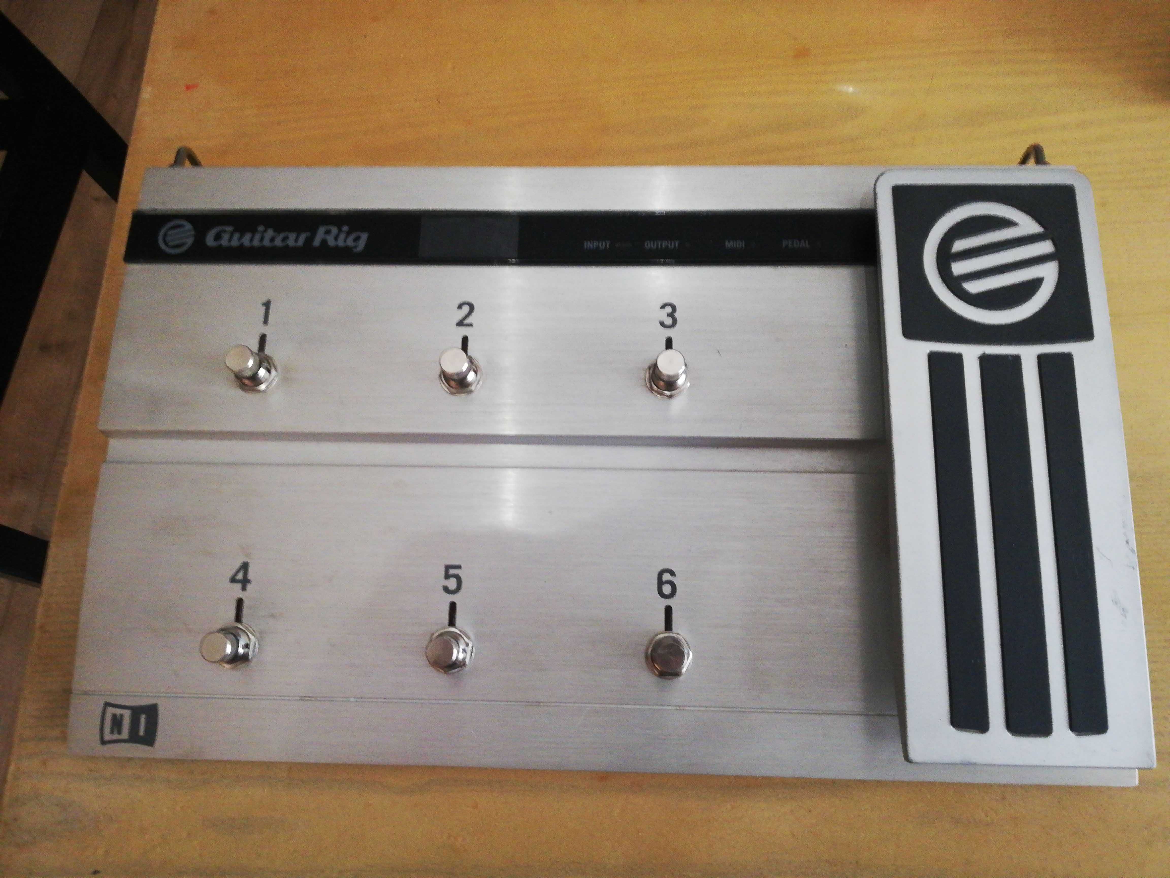 Native Instruments Rig Kontrol 2 Guitar Rig