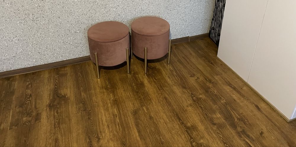 Zestaw mebli salon +szafa przesuwna z lustrem + pufy