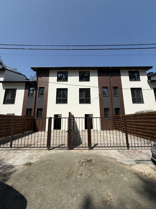 Таун Хаус з терасою на 3 повері біля парку Щасливий