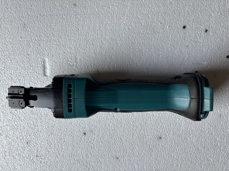 Sprzedam nozyce akumulatorowe do ciecia blachy Makita