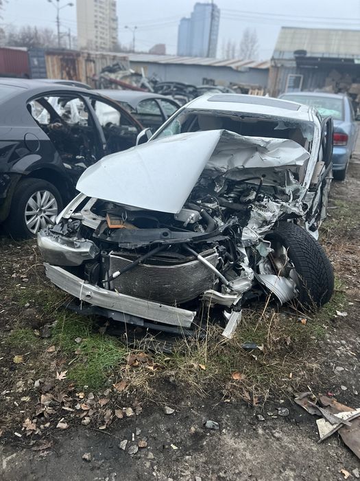 Срочно продаю машину BMW 328i