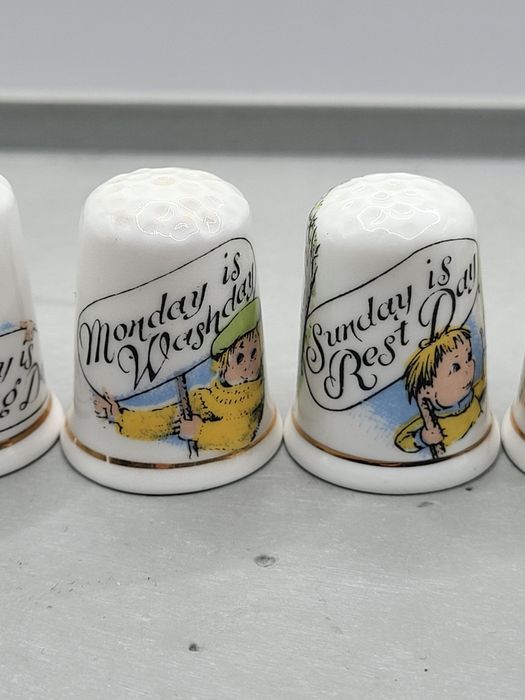 Zestaw 5 naparstków z motywem pracy