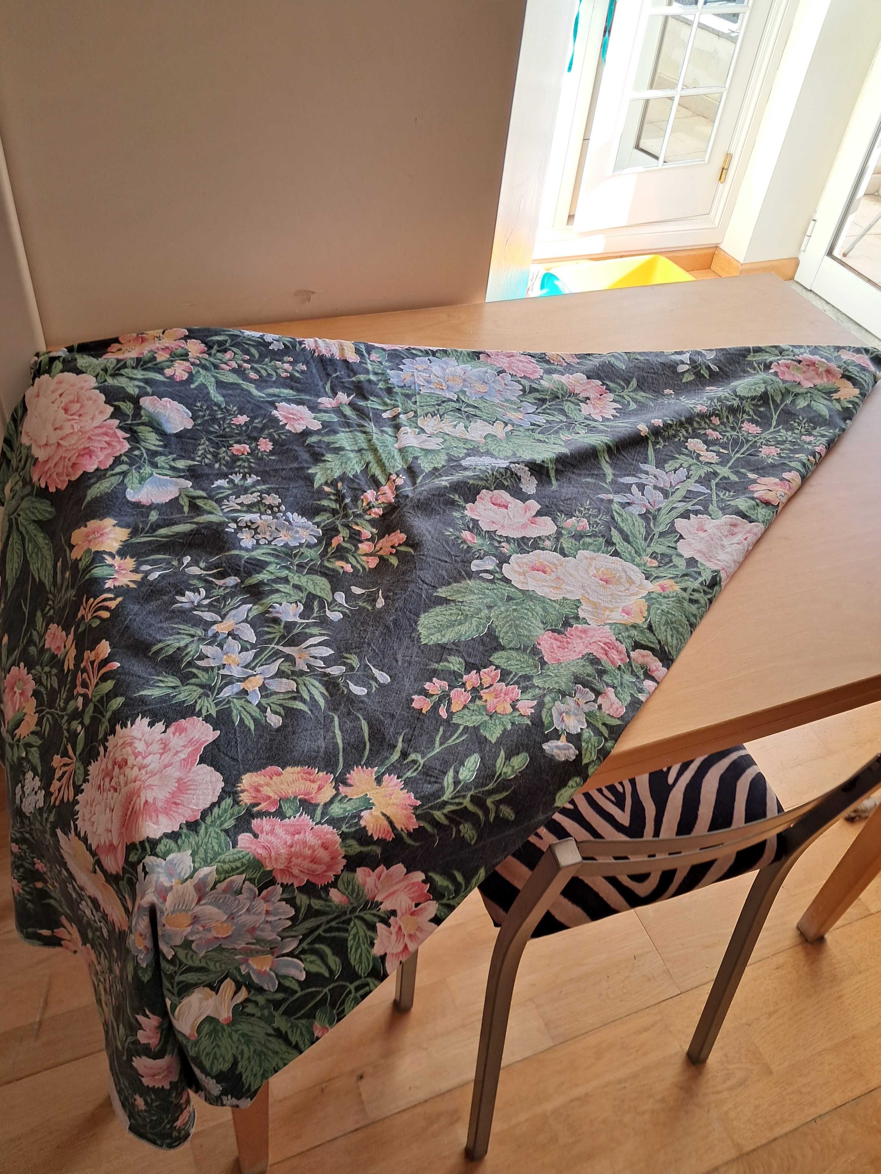 Vende-se pano ou aaia de mesa redonda usada no Alentejo ( vintage)