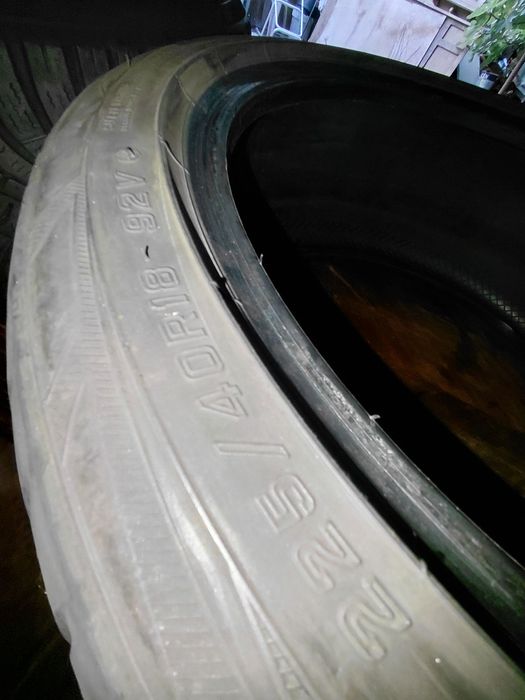 Pneus Falken, 225/40 R18, como novos.