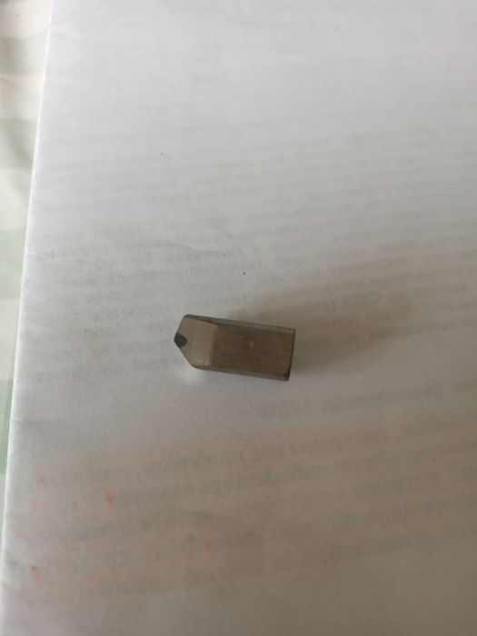 Вставки для різців з ріжучим елементом на основі нітриду бору