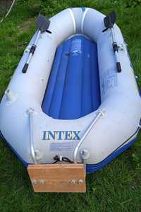 Лодка надувная трехместная "Intex" с мотором