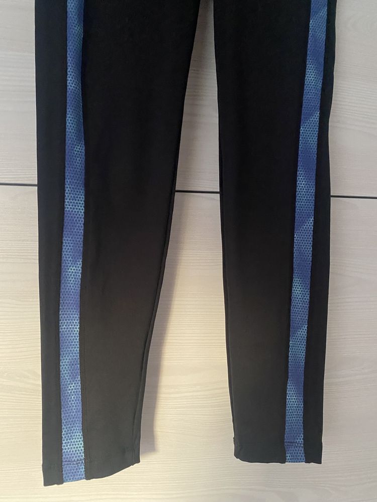 Damskie czarne spodnie sportowe legginsy długie obcisłe dopasowane