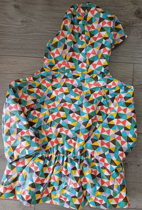 Casaco impermeável com capuz, 6M