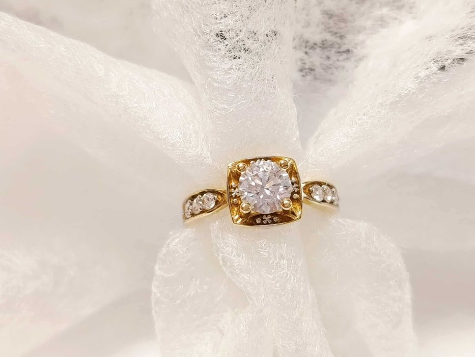 Złoty pierścionek | 585 | 2,99 g | r. 13 | nowy