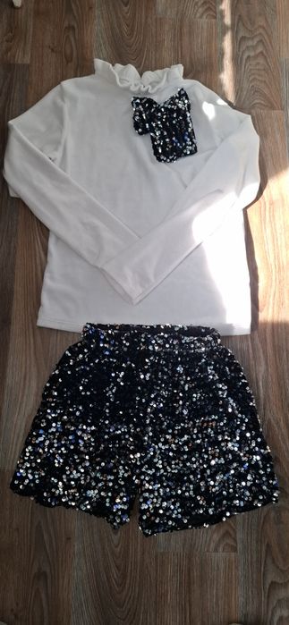 Elegancki zestaw bluzka +spodenki r. 140