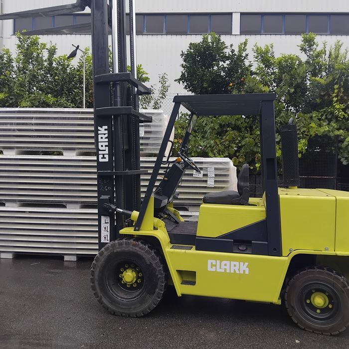 Empilhador clarck a diesel