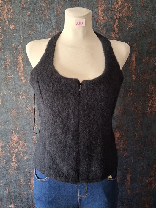 Czarny sweterkowy crop top rozmiar L.  Zara