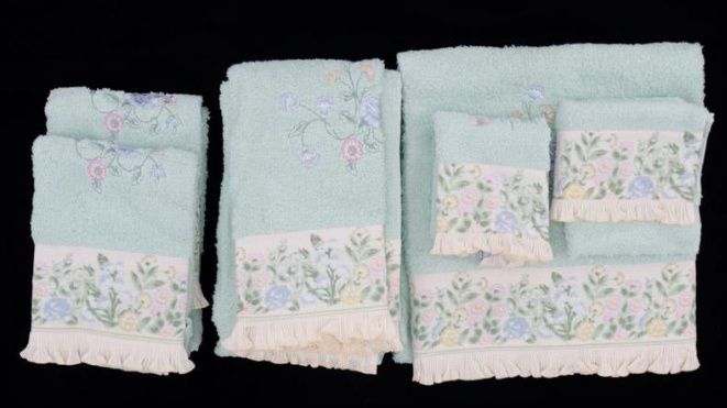 Conjunto de toalhas de turco bordadas