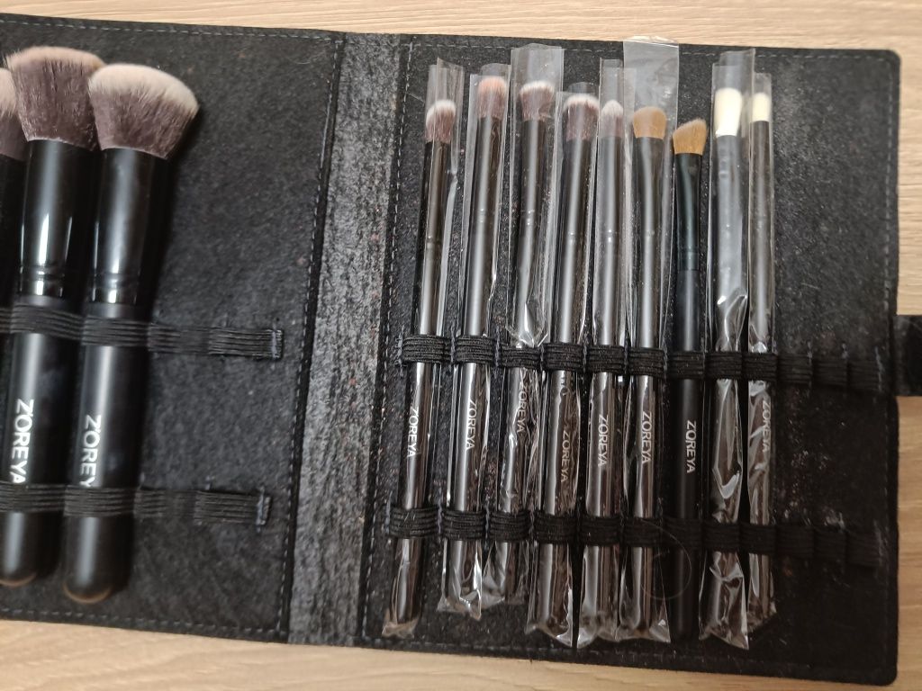 Zestaw 13 pędzli do makijażu Zoreya w filcowym etui