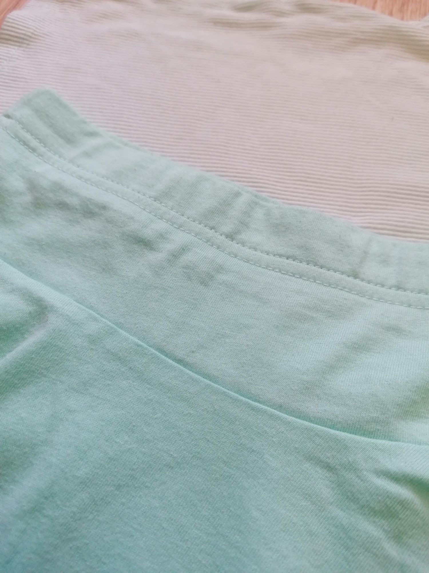 Komplet zestaw miętowa bluzka spódniczka spodnicospodenki prążkowana