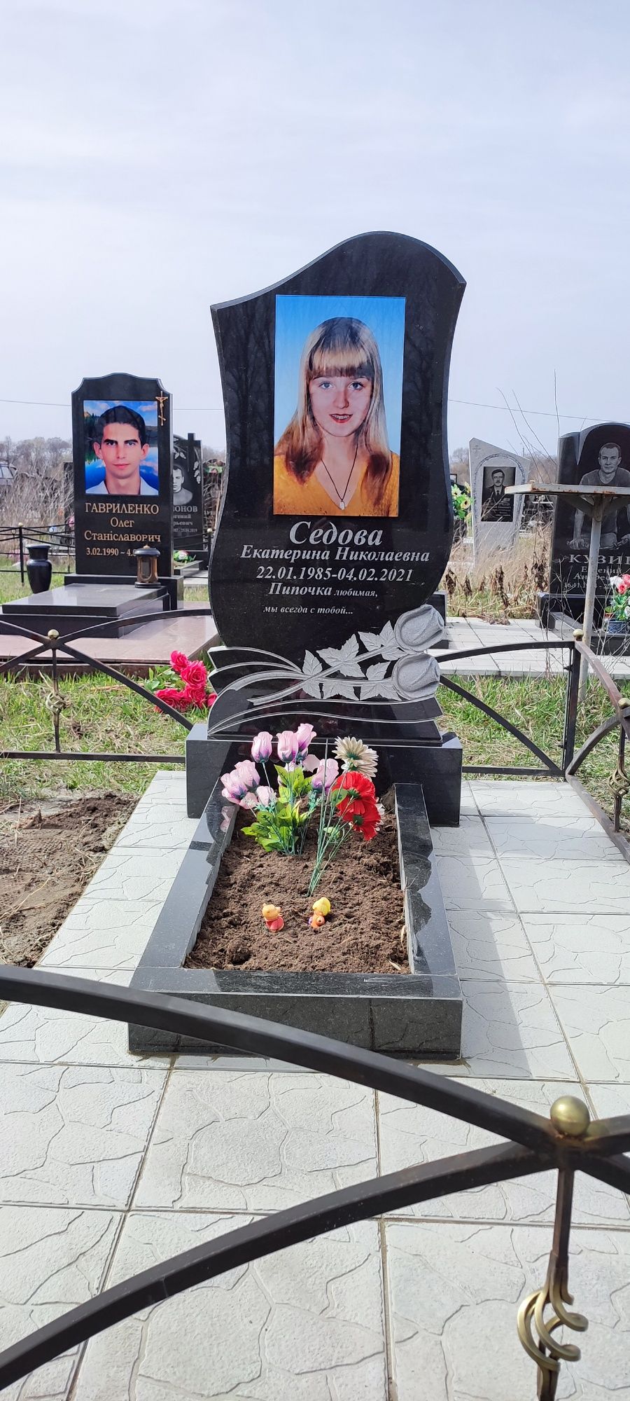 Виготовлення пам’ятників з граніту та бетону. Монтаж, вкладання плитки