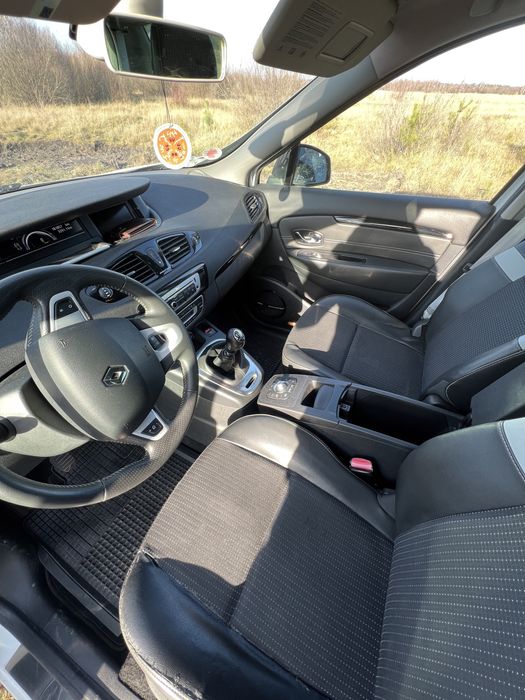 Рено Сценік з європи