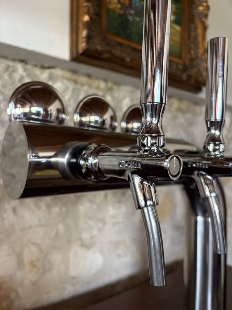 Barek z nalewakami 3-kranowym - idealny do prosecco itp