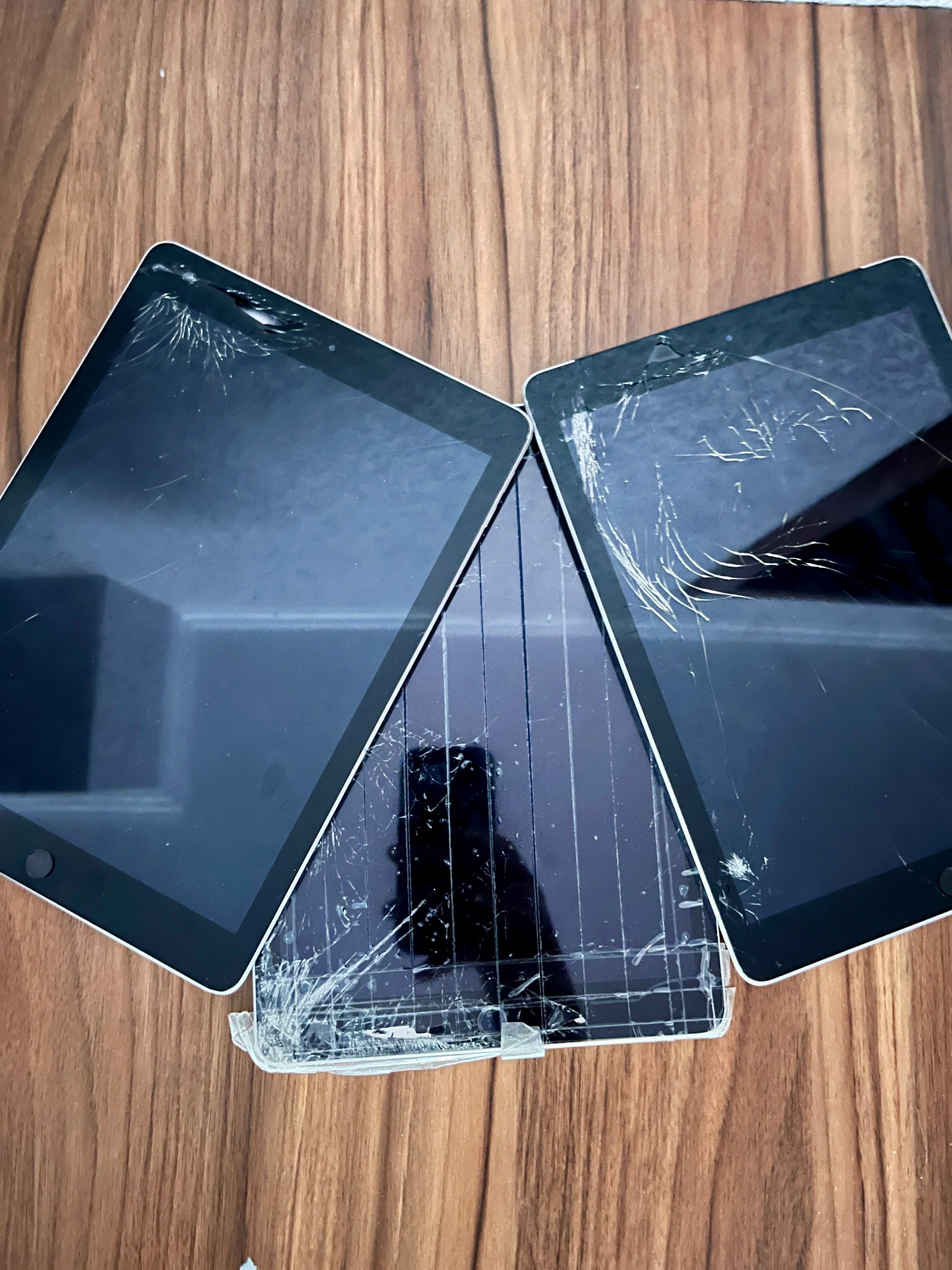 Лот 5 iPad - цілі та биті(під ремонт або запчастини)