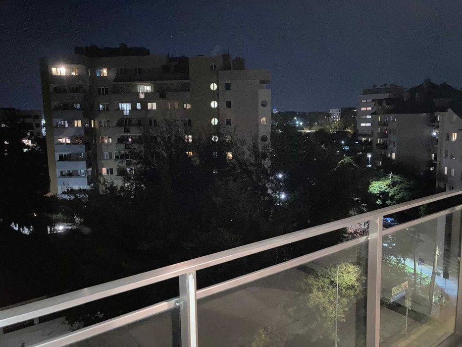 Duży pokój z balkonem blisko metra