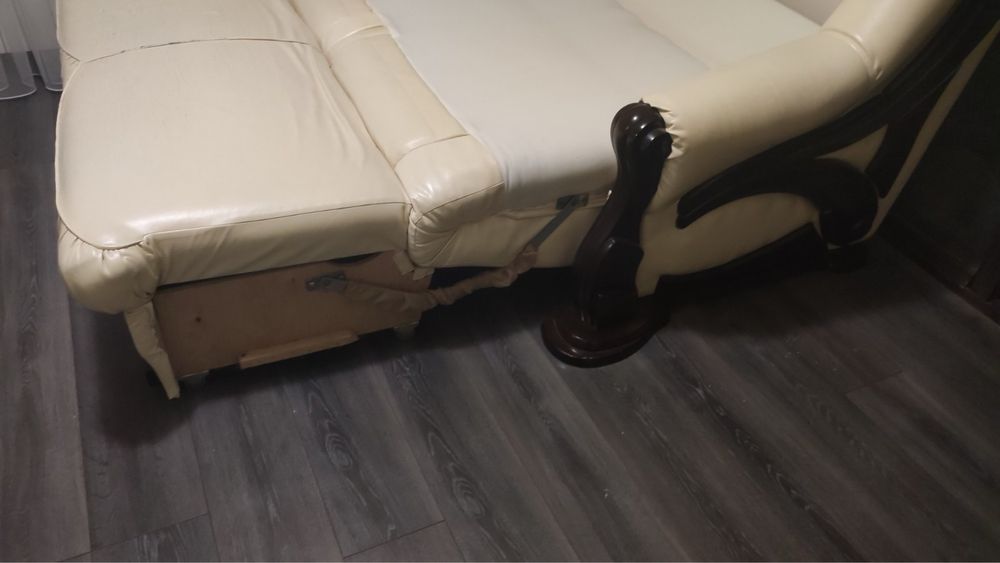 Диван ліжко розкладний шкіряний