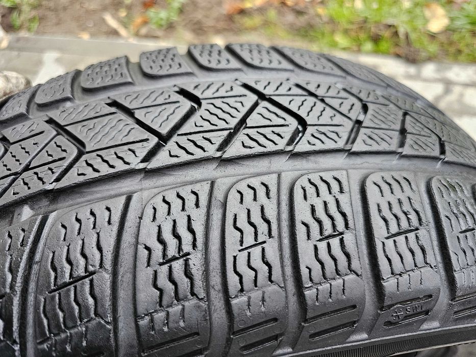 Zima Pirelli 215/60 R16 6mm