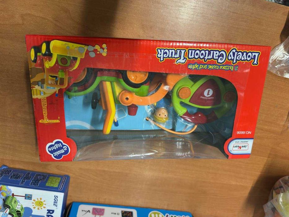 Koparka traktor zdalnie sterowany dla dzieci z wyjmowaną figurką