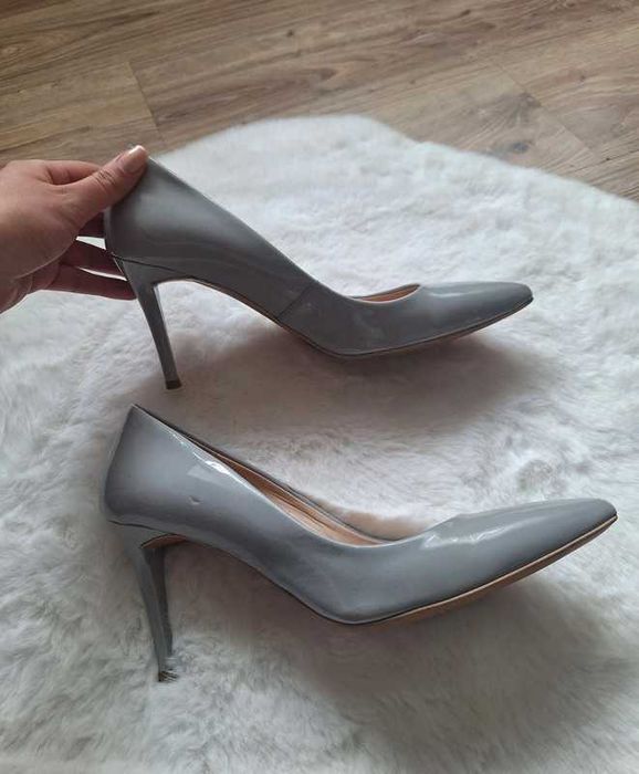 Lakierowane szare szpilki Ryłko skóra naturalna 40