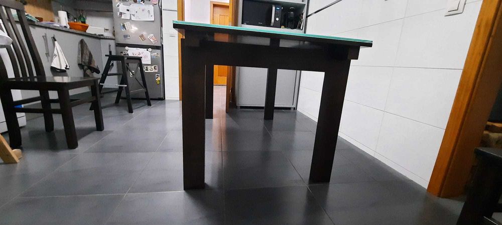 Mesa jantar com tampo de vidro