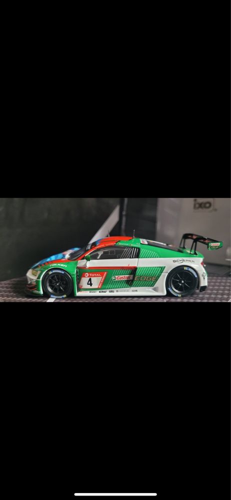 Audi R8 IXO em caixa de exposicao