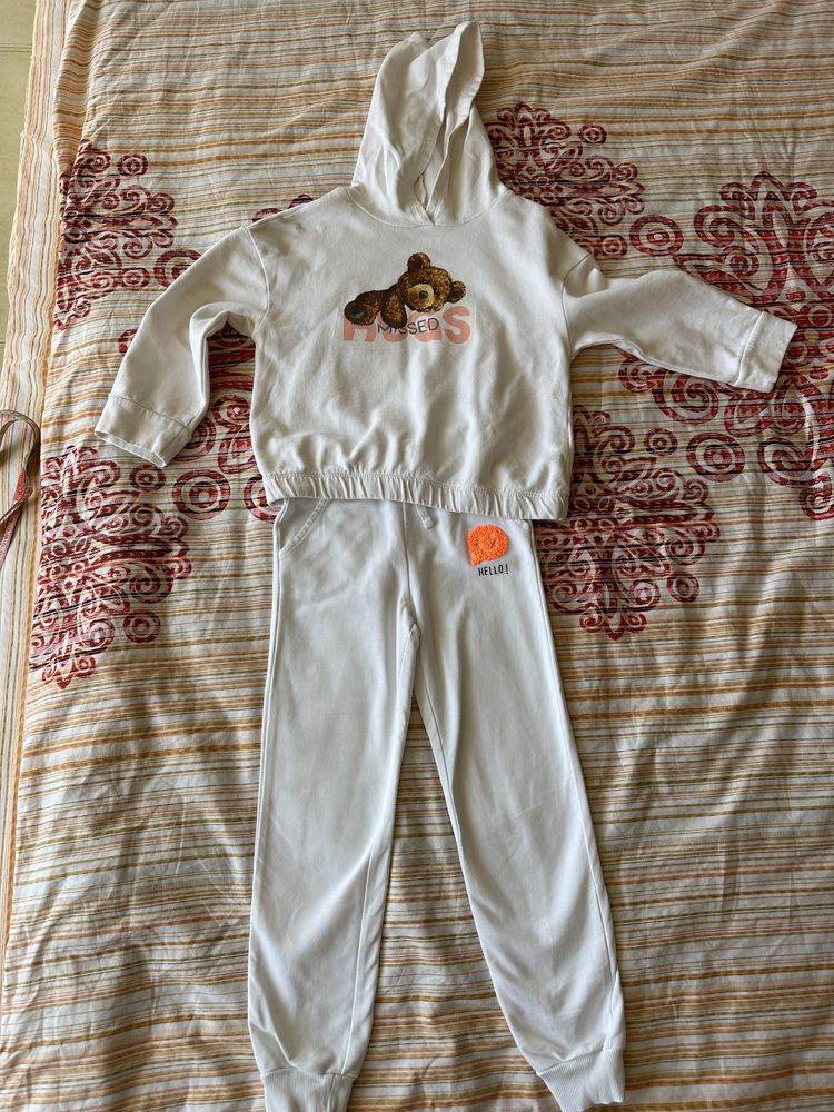 костюм на 6-7 років молочного кольору LC Waikiki