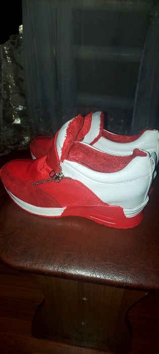 Кросівки на високій підошві